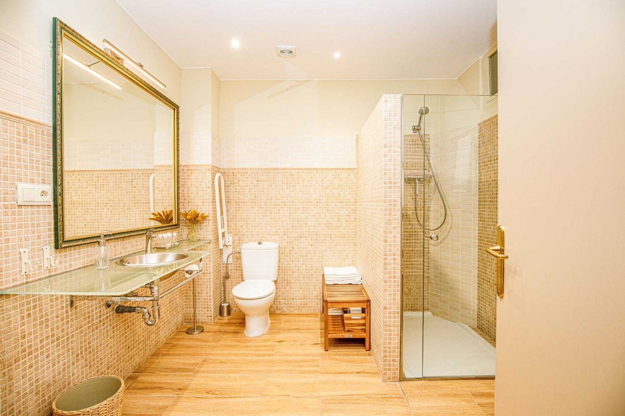 Apartment Abadia Swiming Pool Unica Piscina En El Centro Besalu